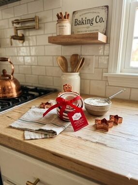 Holiday Time Gingerbread 4-Piece Stoneware Measuring Cup Set Kitchenware New